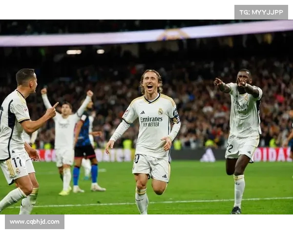 皇马中场控制出色,完全掌控比赛 皇马中场控制出色,完全掌控比赛